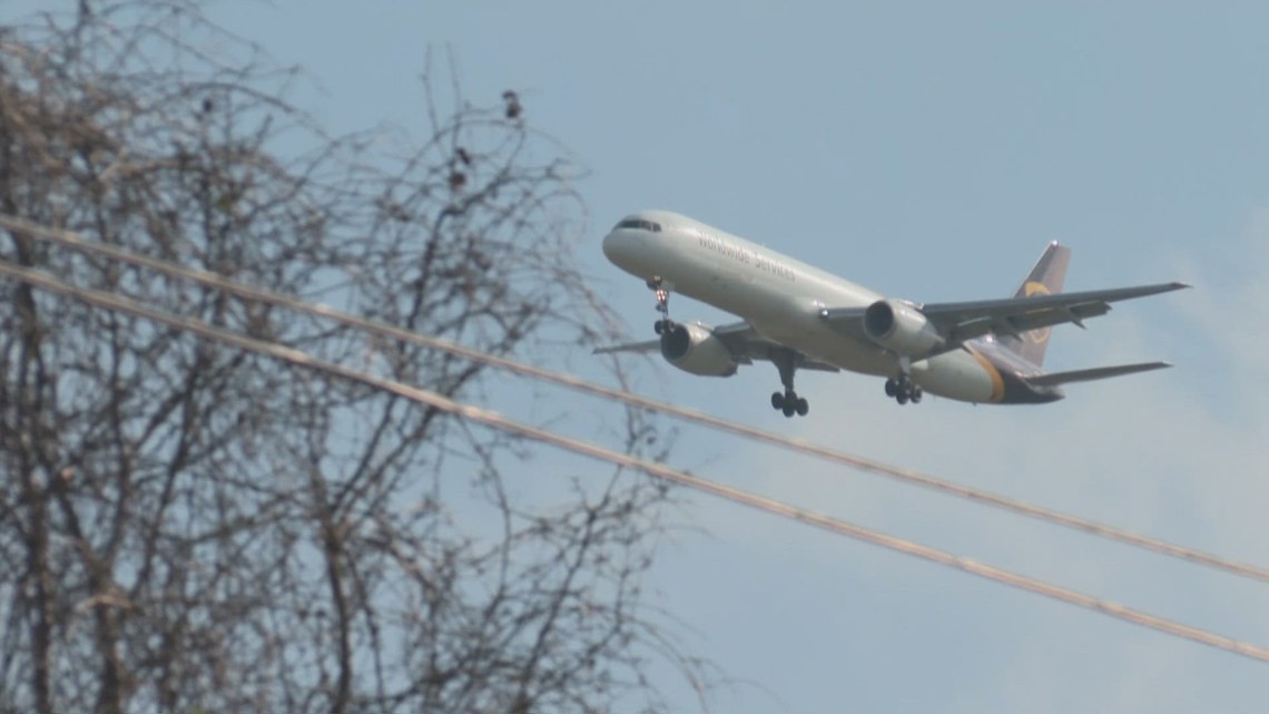 UPS leases planes, combines flight routes amid peak season and MD-11 fleet grounded