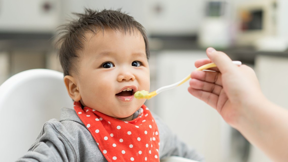 New study says that it's safe to skip the spoon and let babies