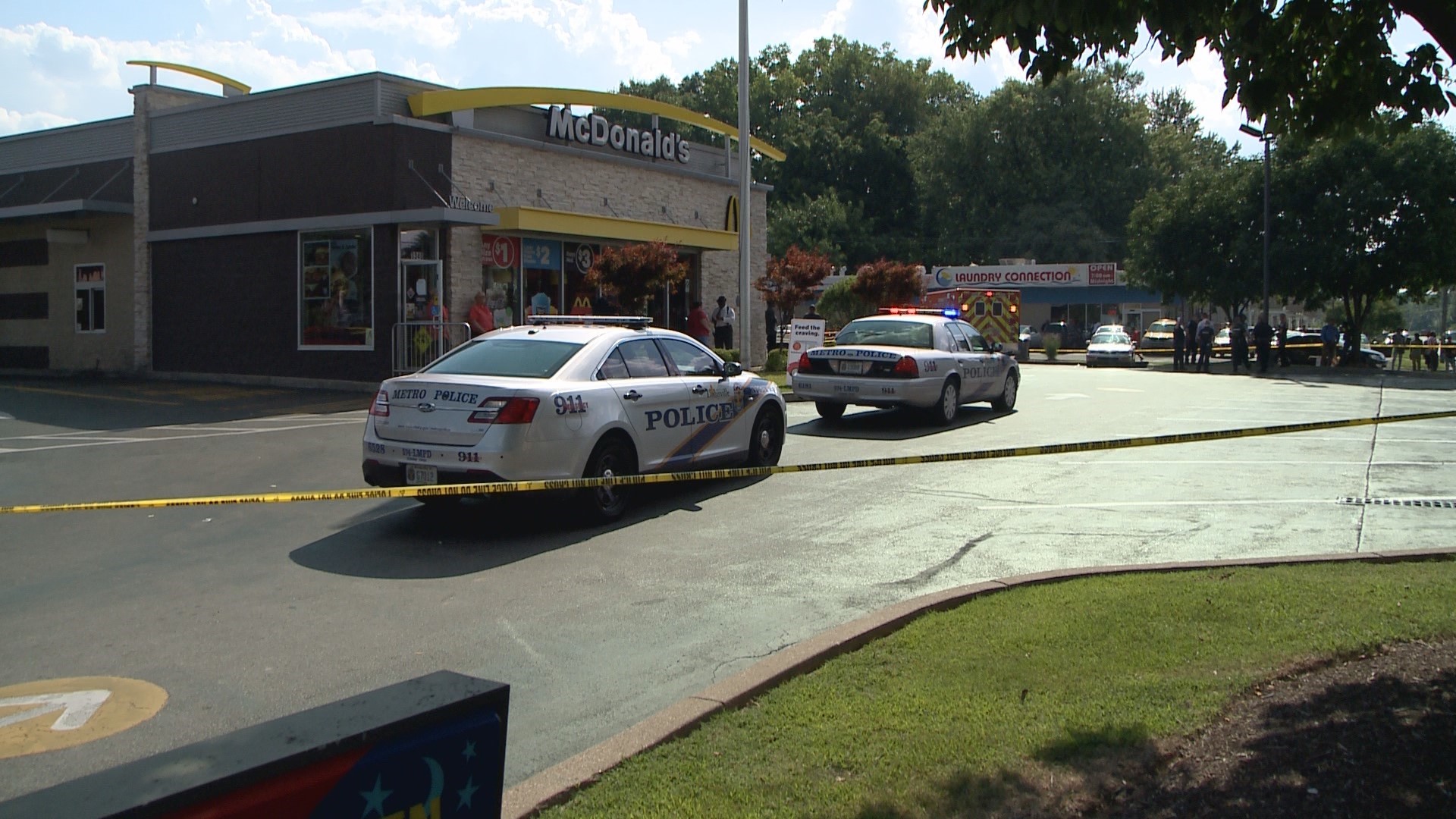 Police Shots Fired During Robbery Assault In Mcdonald S Parking Lot
