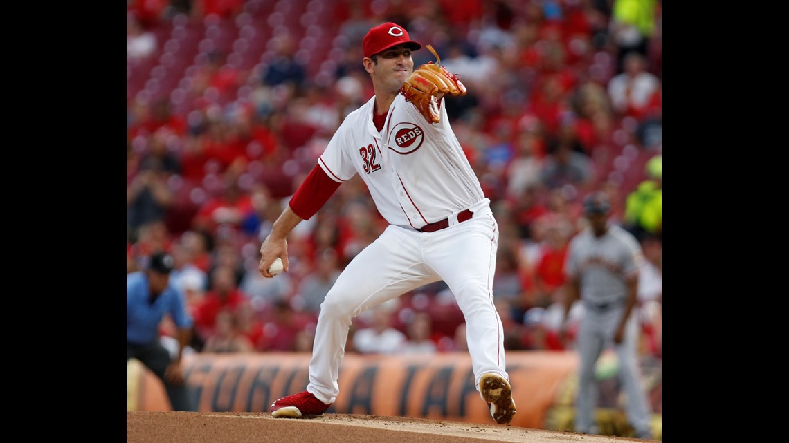 Luis Castillo dominant in Cincinnati Reds win at San Francisco Giants