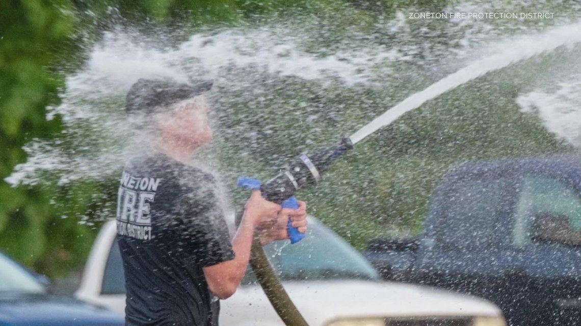 Zoneton Fire Crews Enjoy Water Fights Amid Hot Weather | Whas11.com