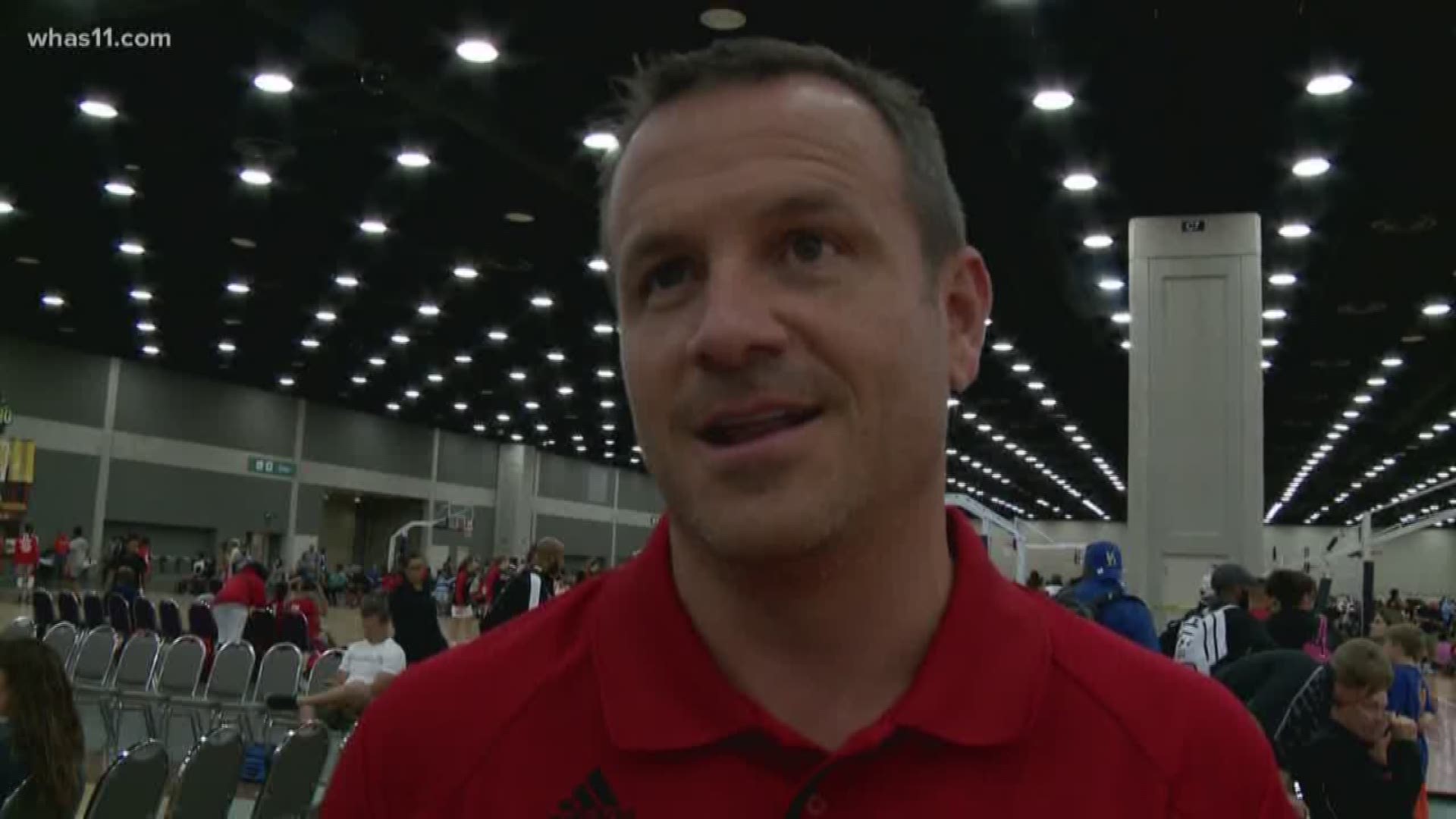 Did you know Louisville's Coach Jeff Walz can cook? The head basketball coach for the Lady Cards will be a "Celebrity Chef" at Vincenzo's Kentucky Derby Festival fundraising event this Sunday.