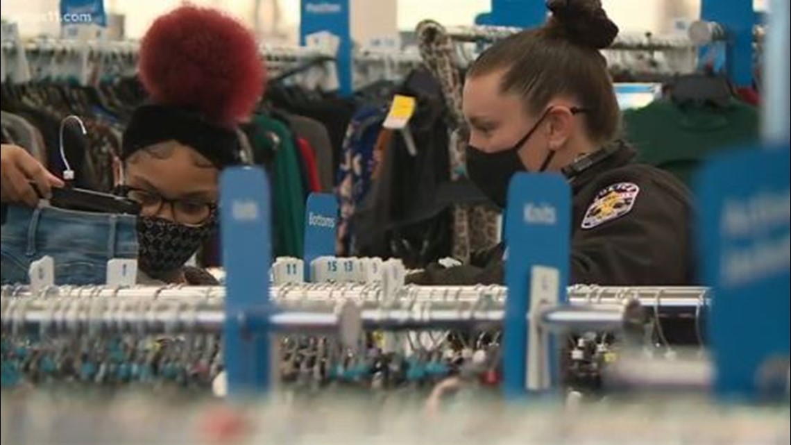 LMPD officers help find presents for children in their district - Vimarsana News