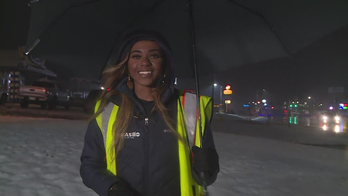 WHAS11's Taylor Woods out in the snow in Scottsburg, IN