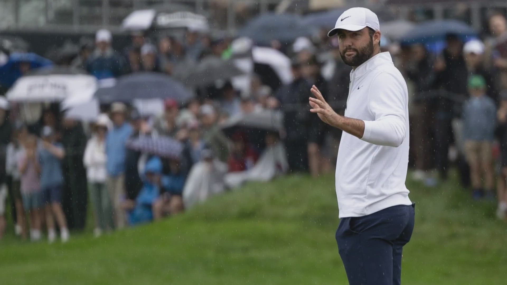 Other players described trying to get into the course on Friday as "chaotic."