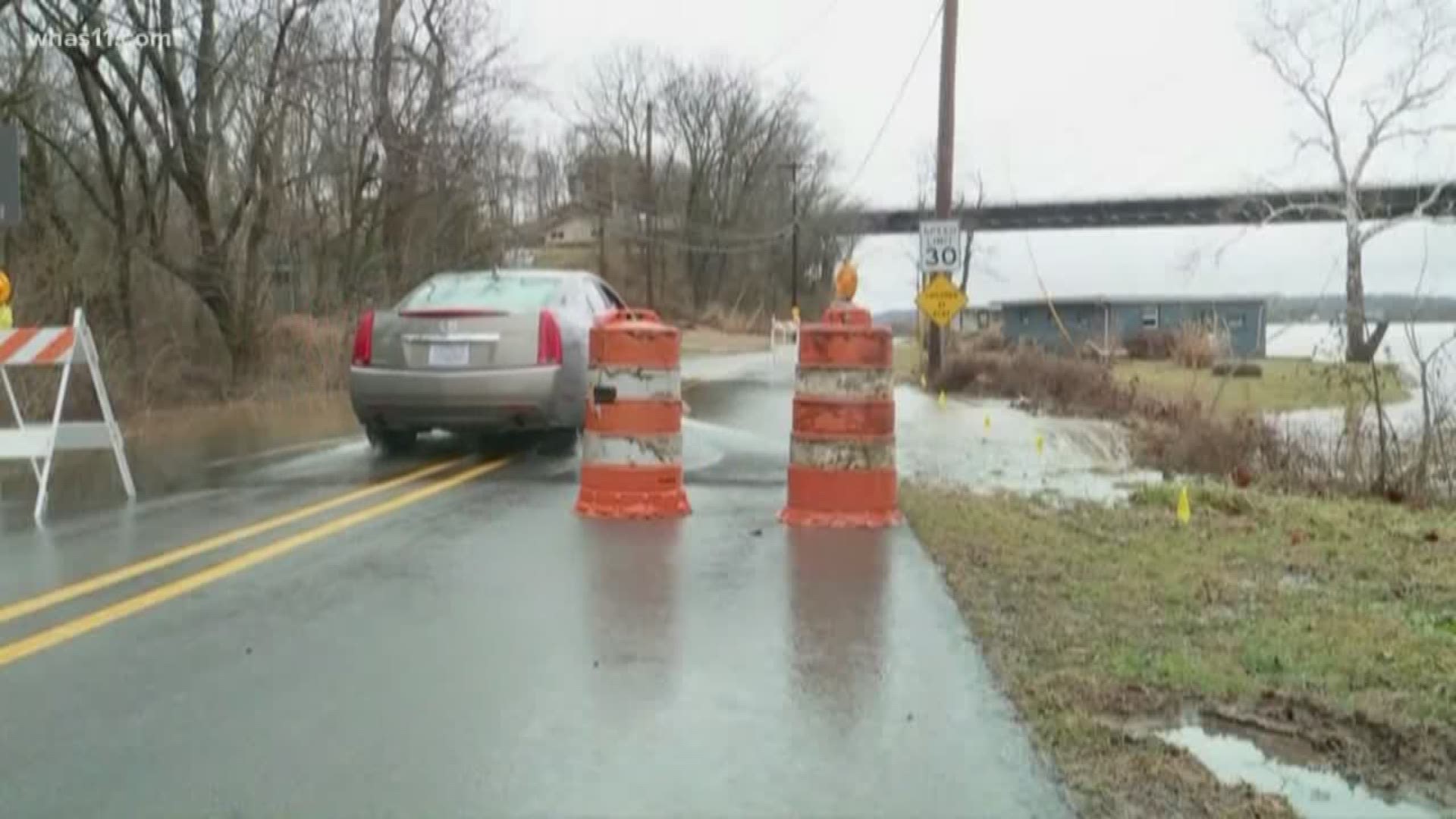 Residents pack up as Ohio River flooding hits southern Indiana