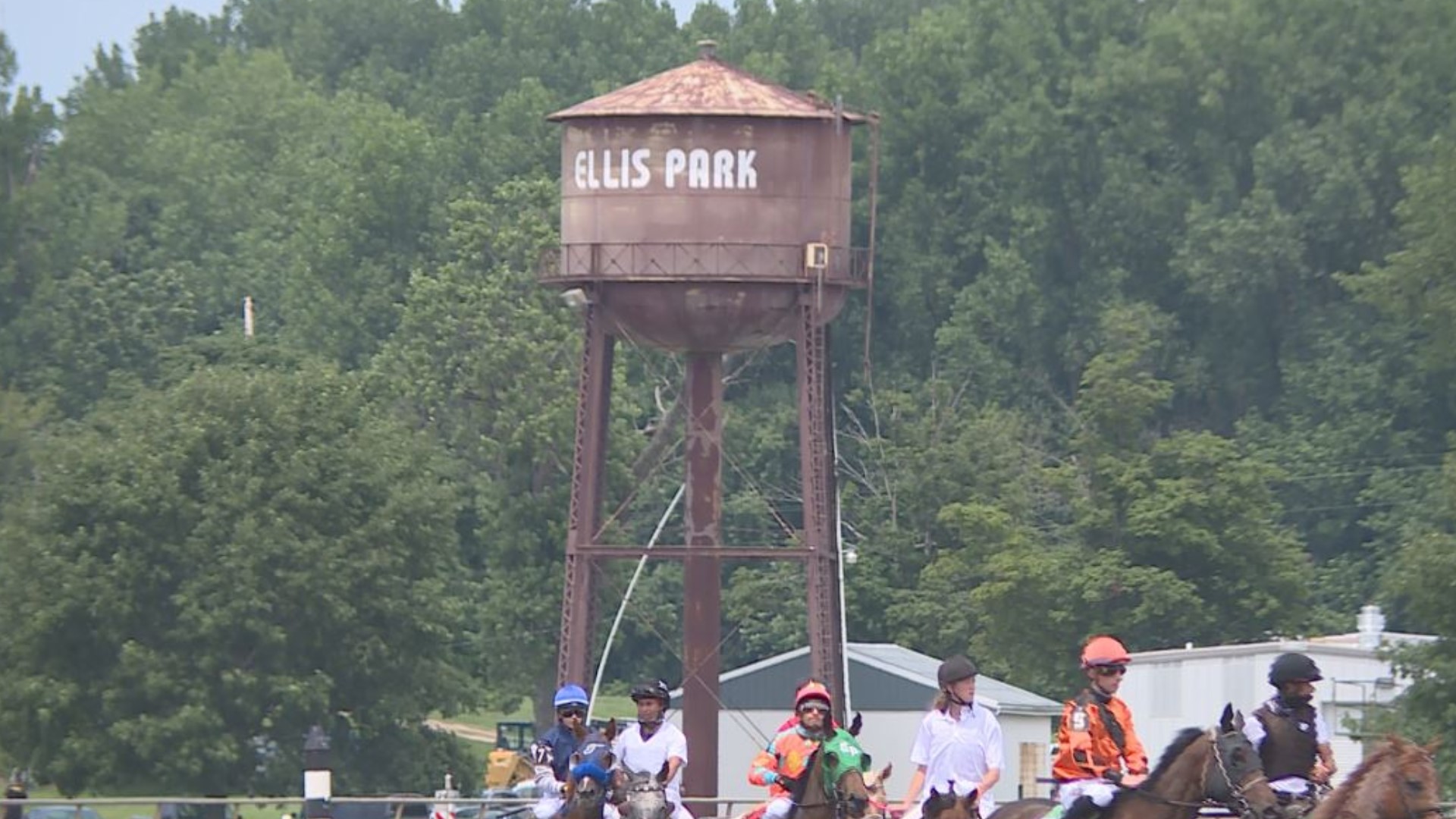 The reopening of Ellis Park could serve as an example for Churchill Downs as officials continue to prepare for fans as the Kentucky Derby.