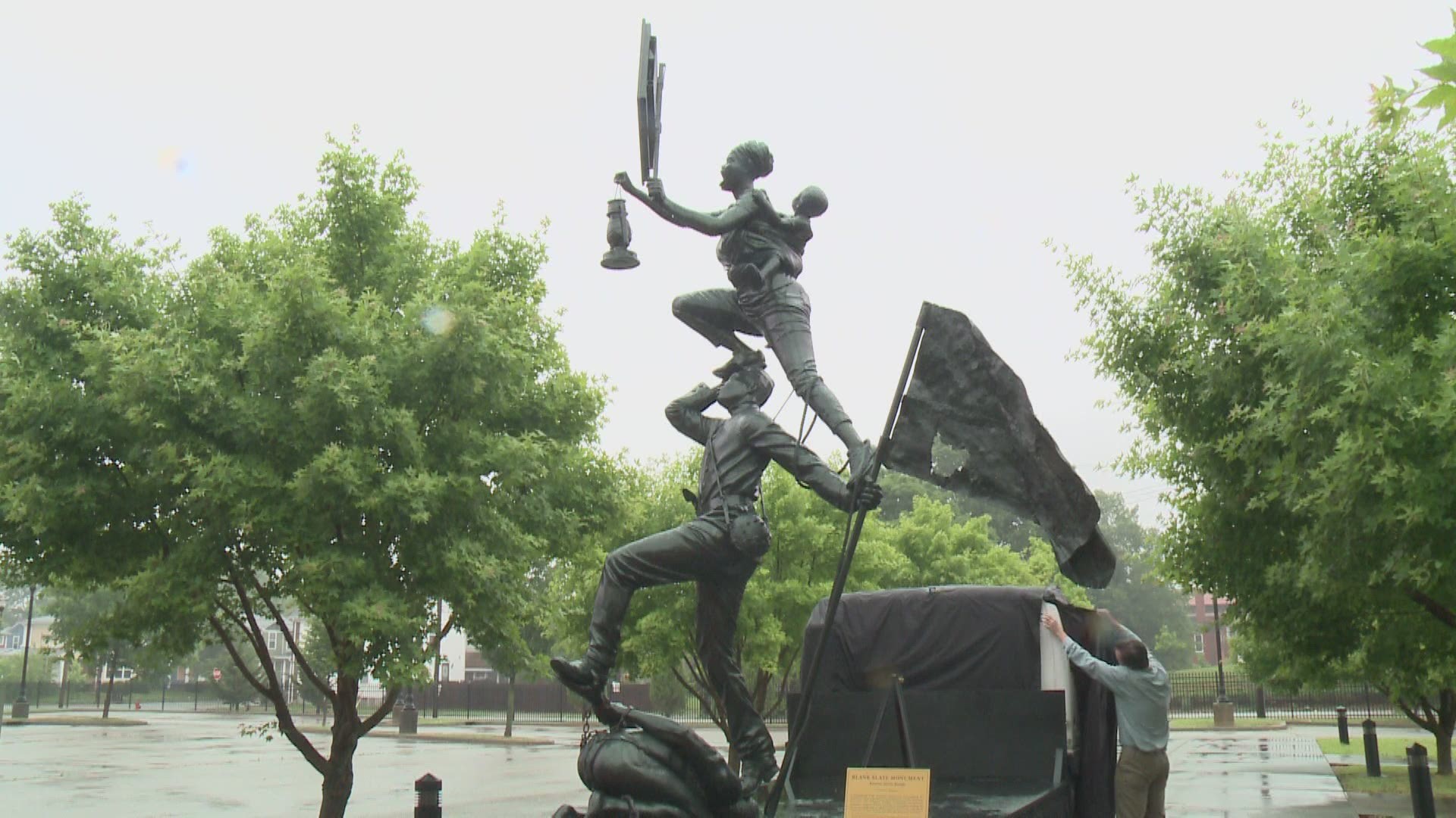 Blank Slate Sculpture was unveiled at the Kentucky Center for African American Heritage. It depicts a slave ancestor, a union soldier, and a struggling mother.