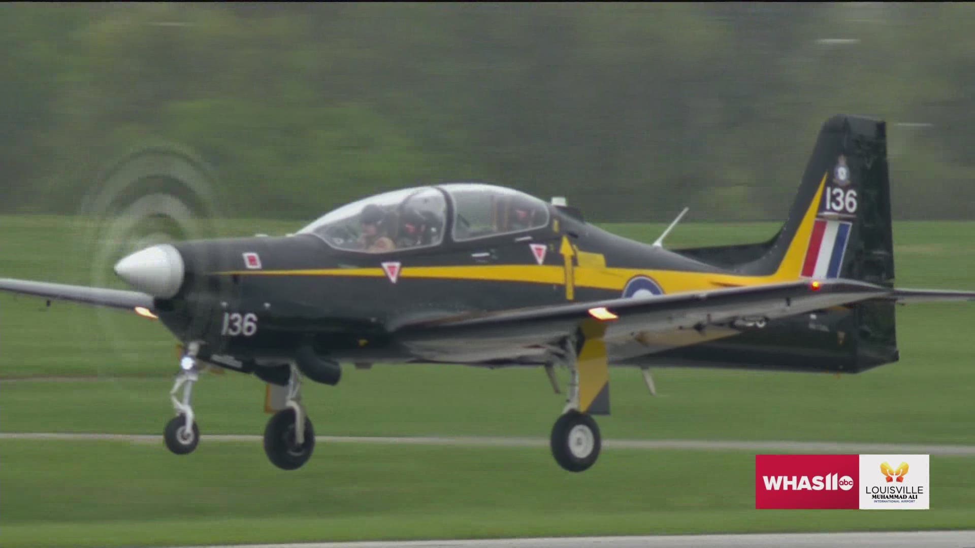 The man who trained Lee Leet pays tribute to him by flying the Tucano in Thunder Over Louisville 2021 Air Show.