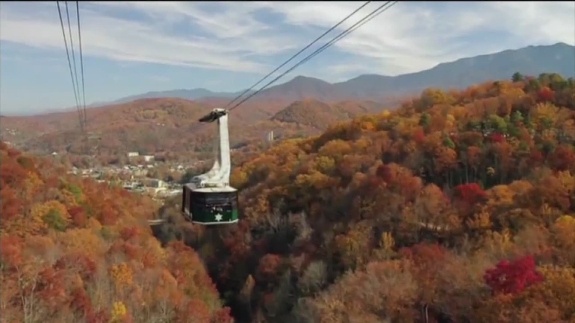 Summer is coming to a close and Gatlinburg, Tennessee is the perfect place to witness the changing of the leaves. From now through November 25, 2018, you can head to the Smoky Mountain Harvest Festival and enjoy the fall color and décor.