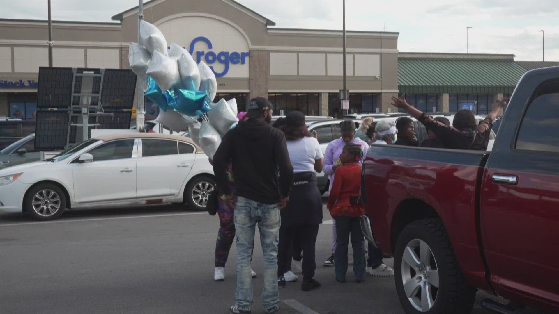 West Louisville family hold vigil for man dead in Kentucky Derby day ...
