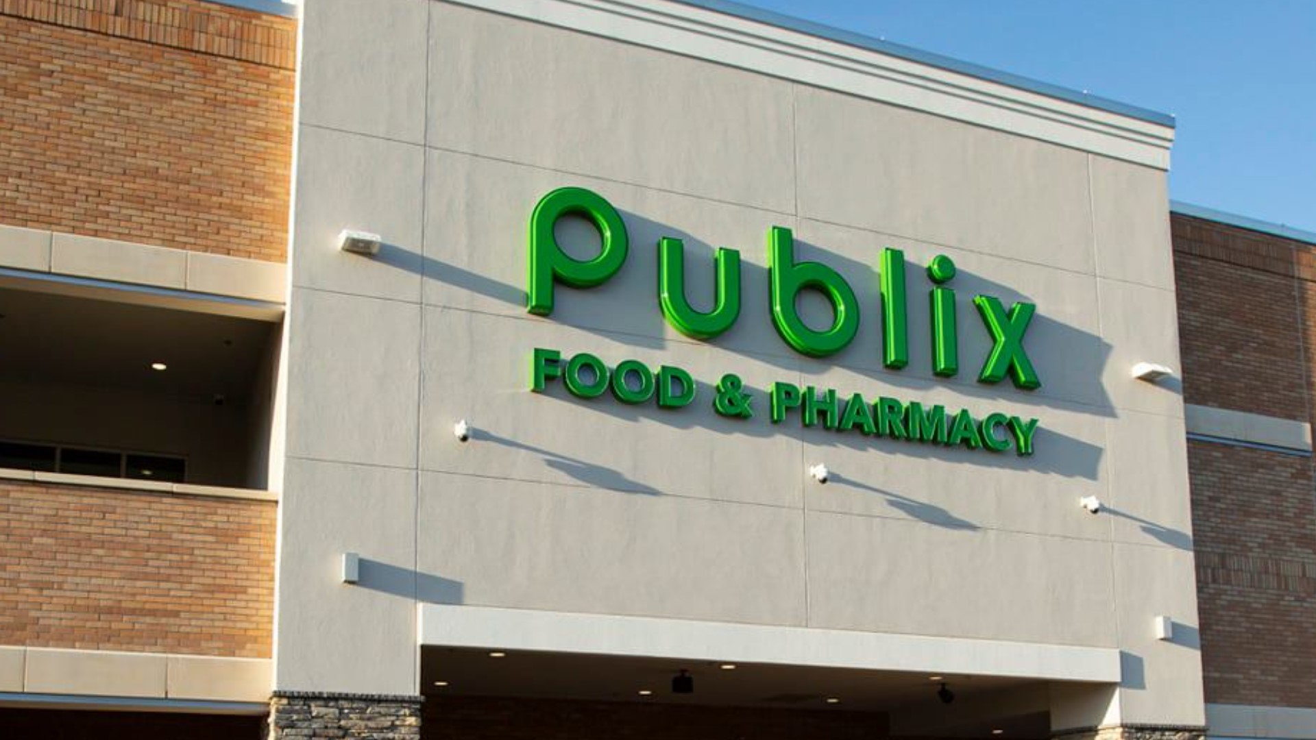 Publix is coming to Kentucky y'all!  The supermarket chain announced Tuesday, it has signed a lease for its first store in Kentucky-specifically Louisville.