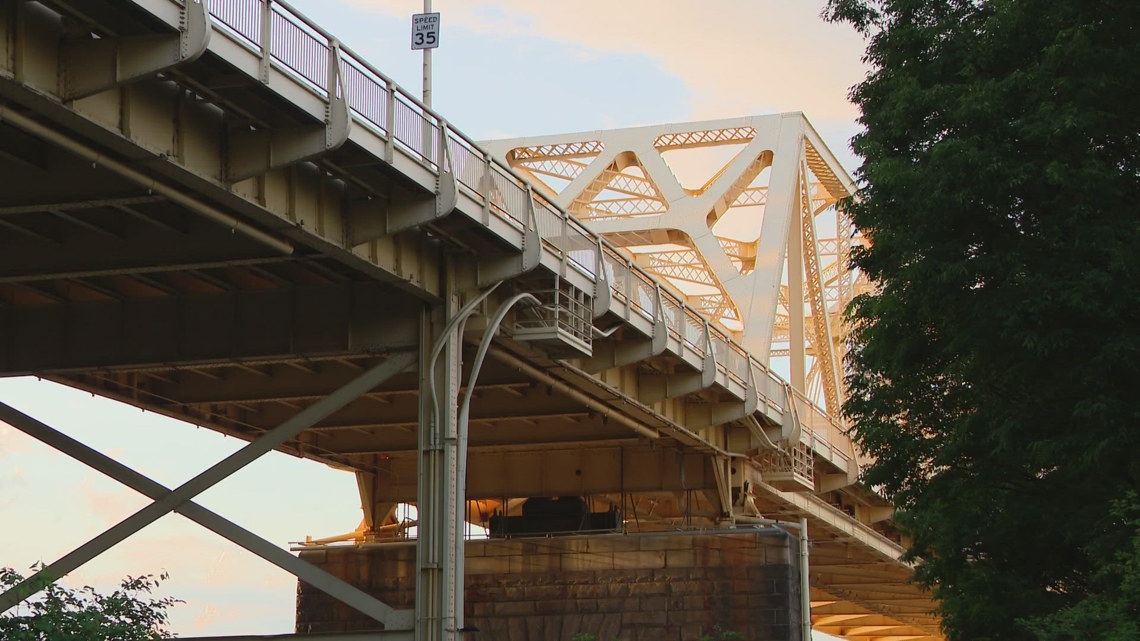 Lane closures this week under both sides of Clark Memorial Bridge - Vimarsana News