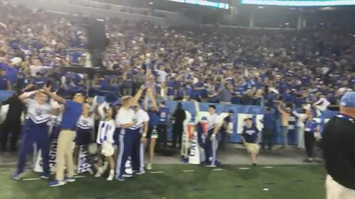 Watch: Fans storm Kroger Field after Kentucky Wildcats upset Florida Gators 20-13