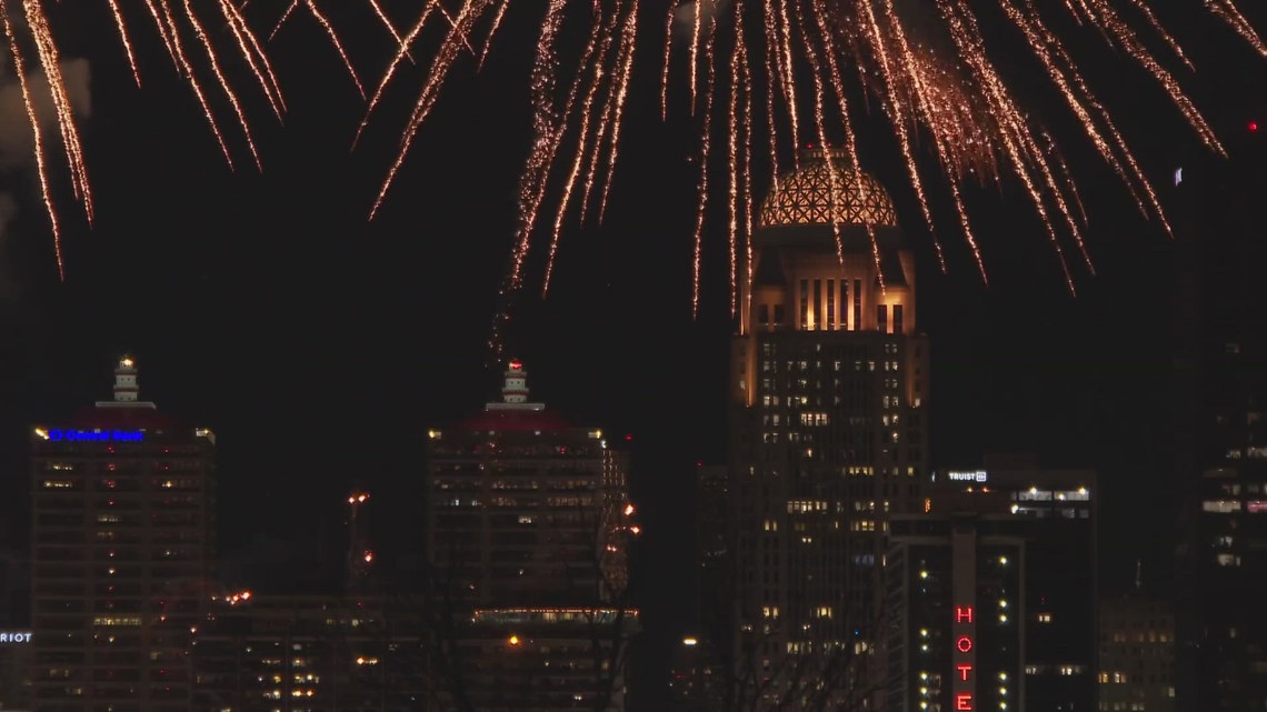 Big crowds gather in Clarksville for Thunder Over Louisville - Vimarsana News