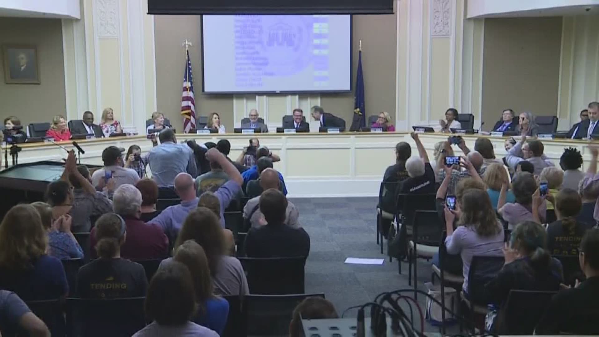 Lexington Council votes to remove Confederate statues