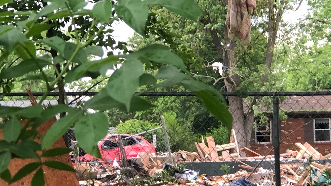 1 dead, 3 injured after house explosion in Jeffersonville
