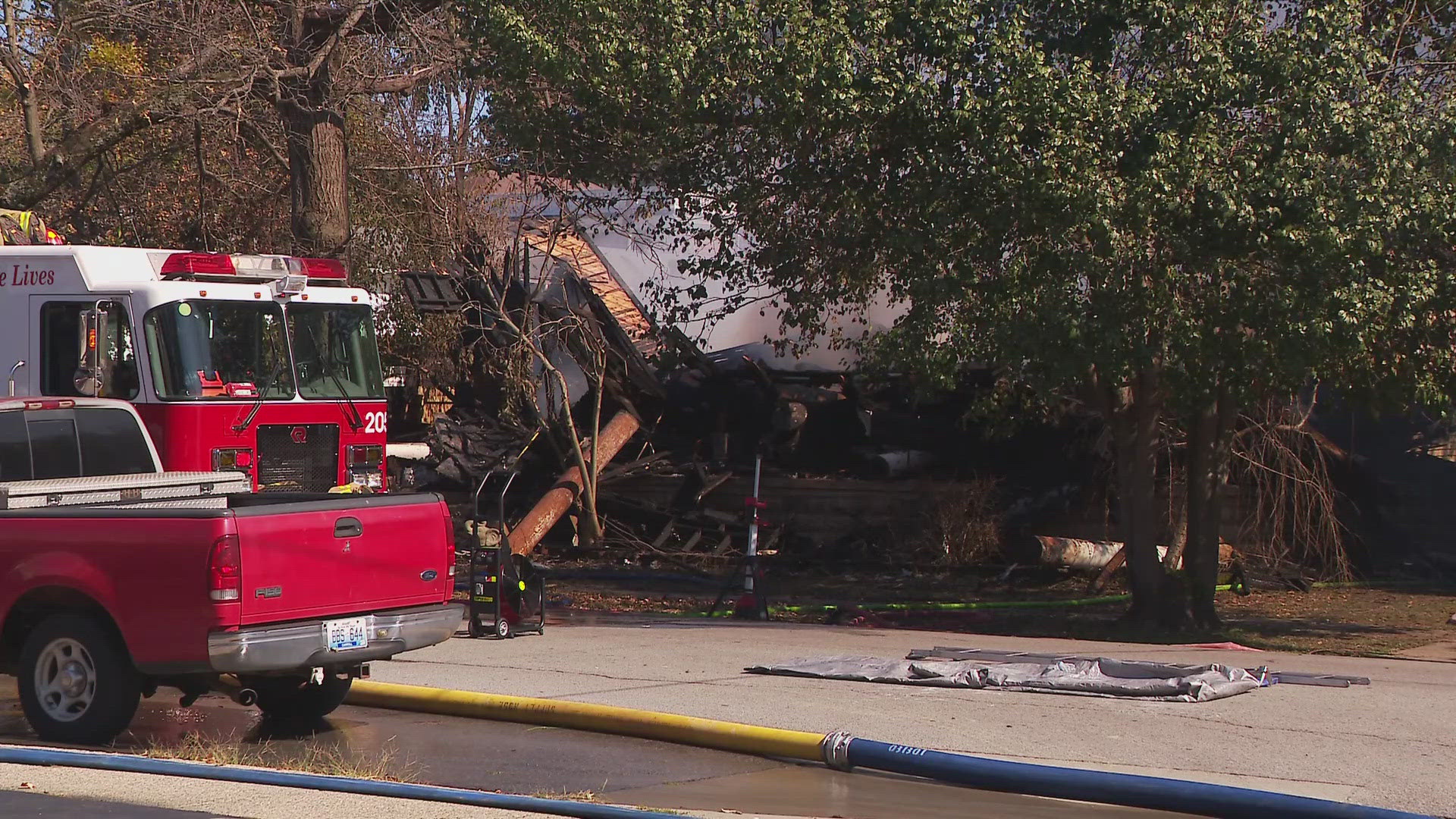 The fire broke out Thursday morning in the 200 block of 5th Street in downtown Carrollton, Kentucky. Police believe multiple people may be dead.