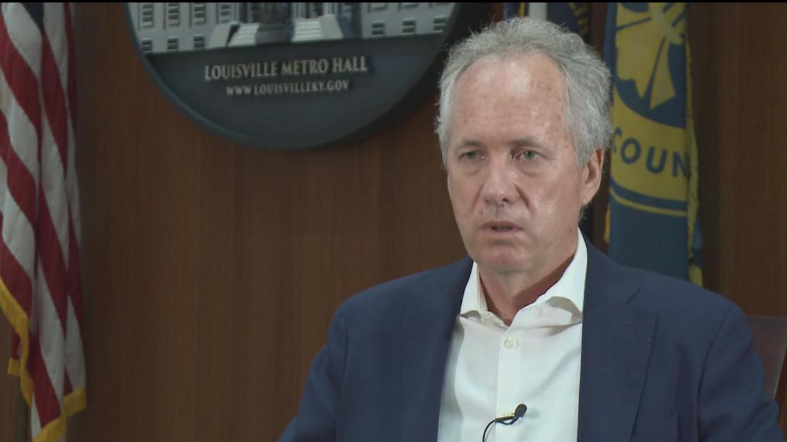 Metro Council passes vote of no-confidence in Louisville mayor | whas11.com