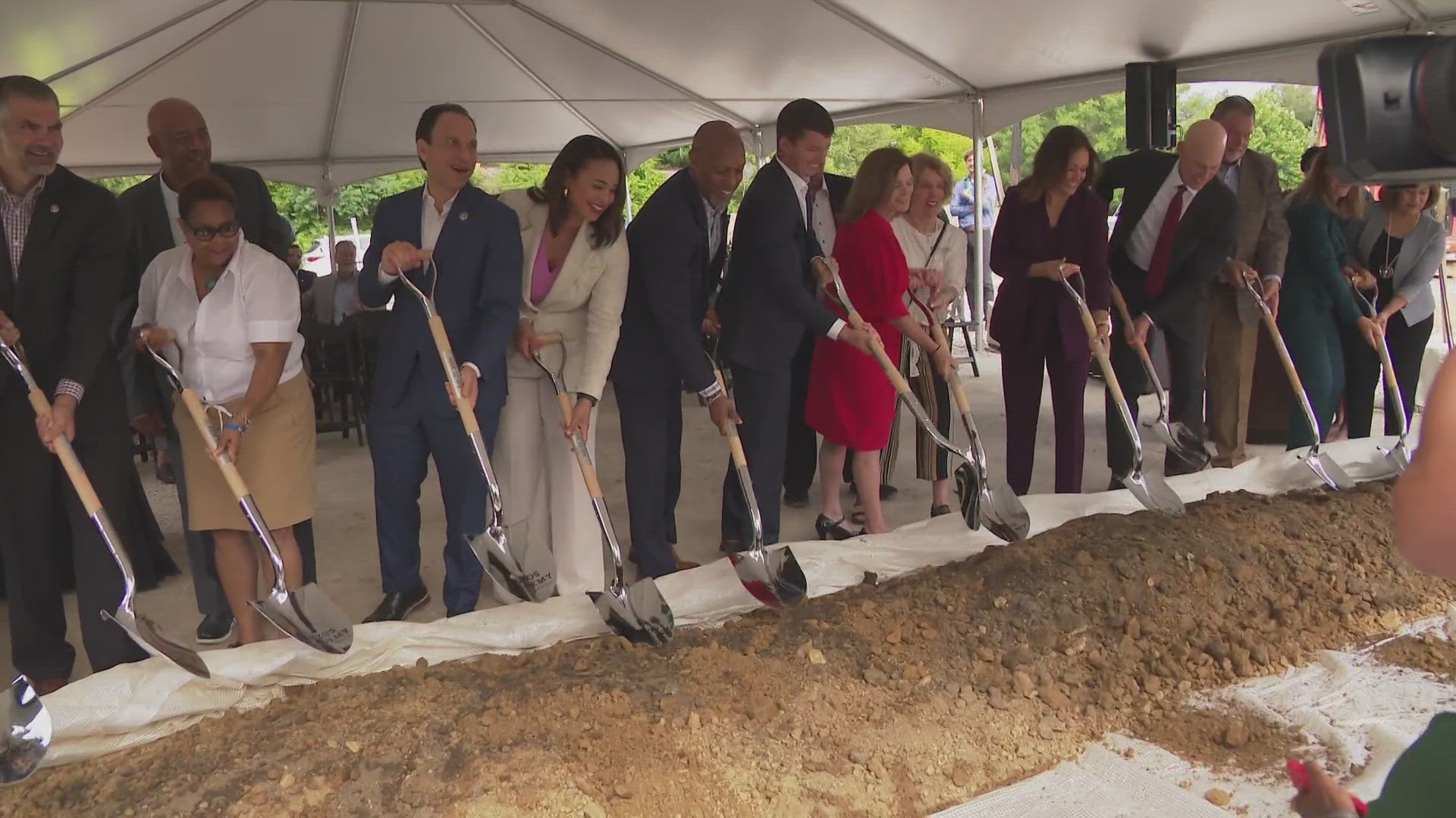 A Montessori-inspired school located on River Park Drive had its groundbreaking this morning.