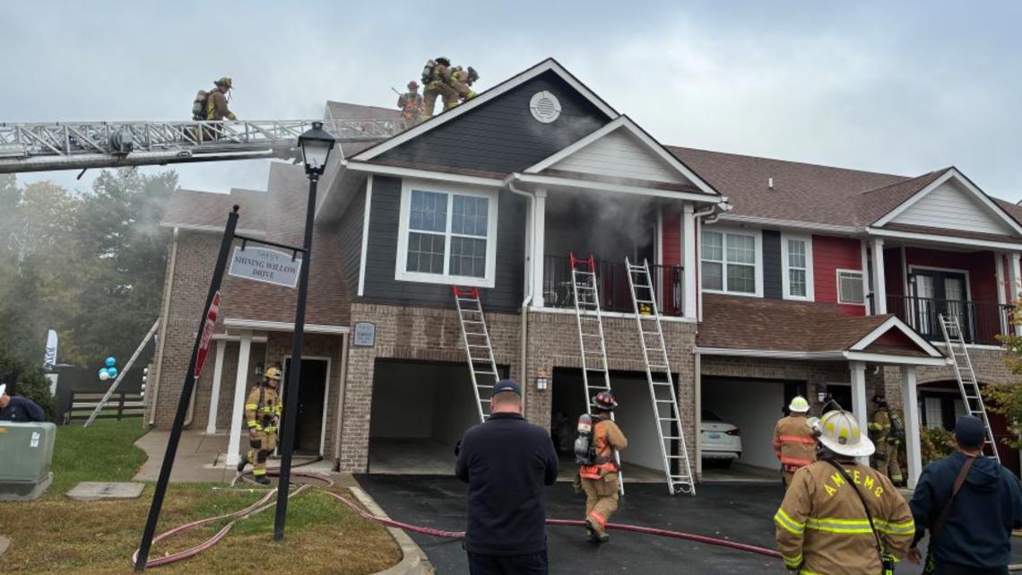 Crews contain east Louisville apartment fire in 25 minutes | whas11.com