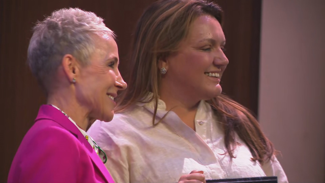 Louisville mayor honors Kentucky Derby-winning trainer Cherie DeVaux, former trackside reporter