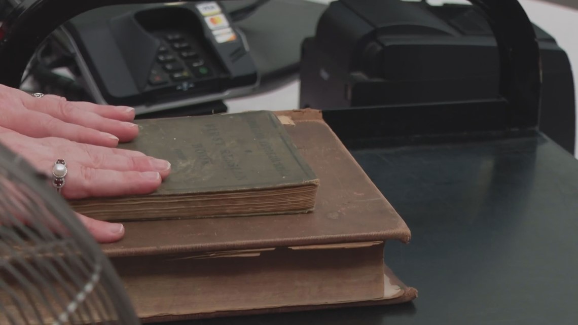 100-year-overdue-library-books-returned-to-louisville-whas11