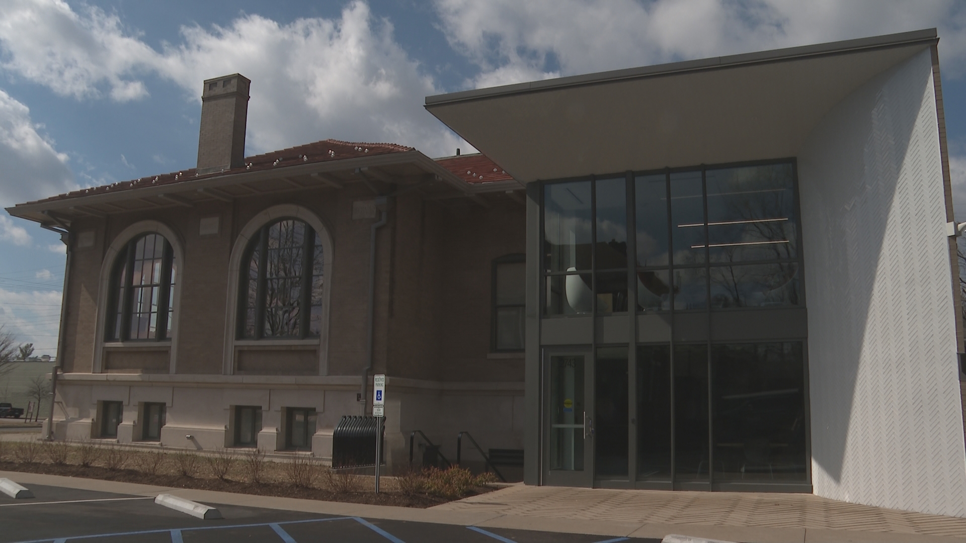 The Parkland Library closed in December 1986 due to budget cuts, but community grassroots efforts brought the library back to life.