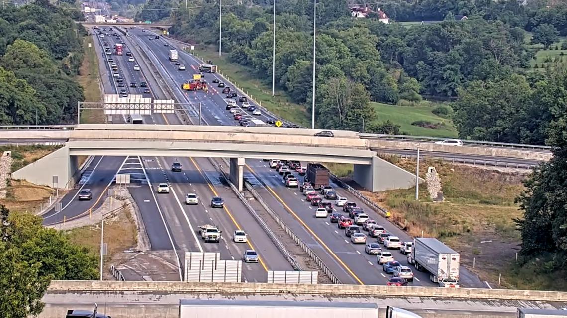 I-64 east lanes closed after 5-vehicle crash in east Louisville