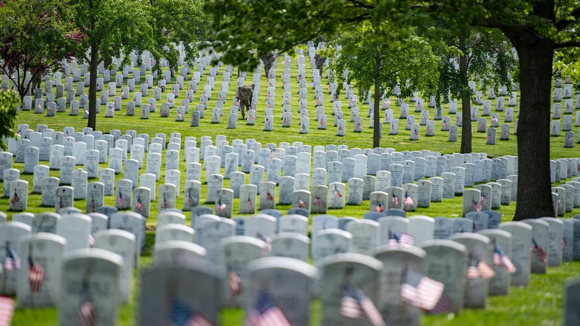 Memorial Day tradition at Arlington National Cemetery amid COVID
