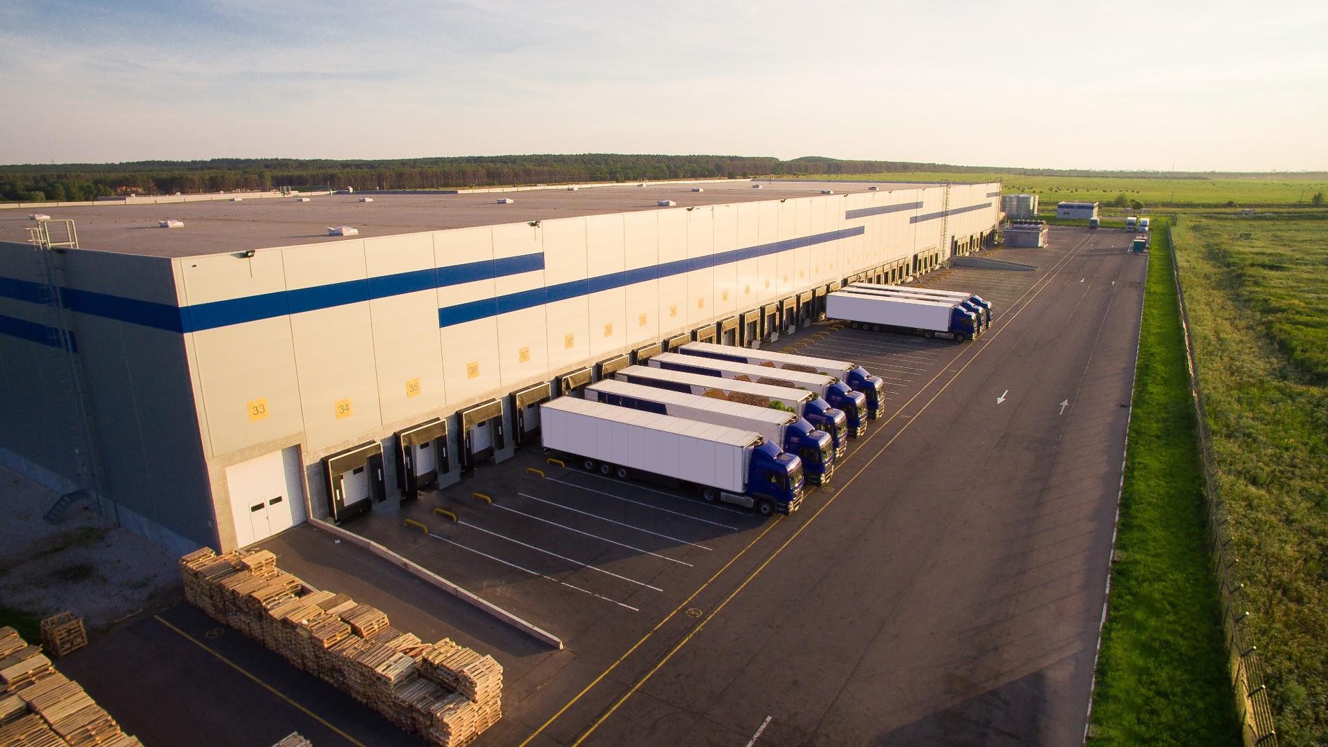 PACCAR Parts, a distributor of aftermarket parts for heavy- and medium-duty trucks, trailers, buses and engines, had its ribbon cutting on Thursday.