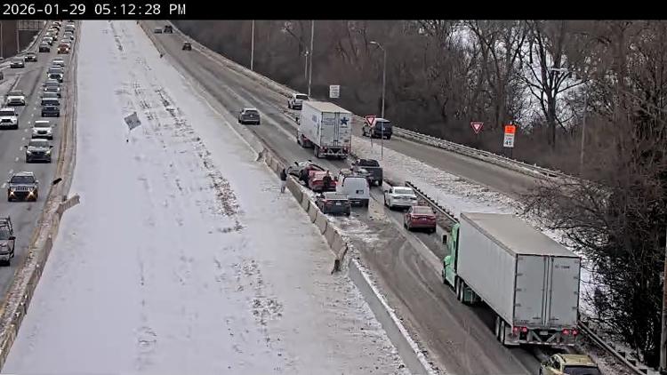 Crash blocks lane on I-71 South near Zorn Avenue | whas11.com