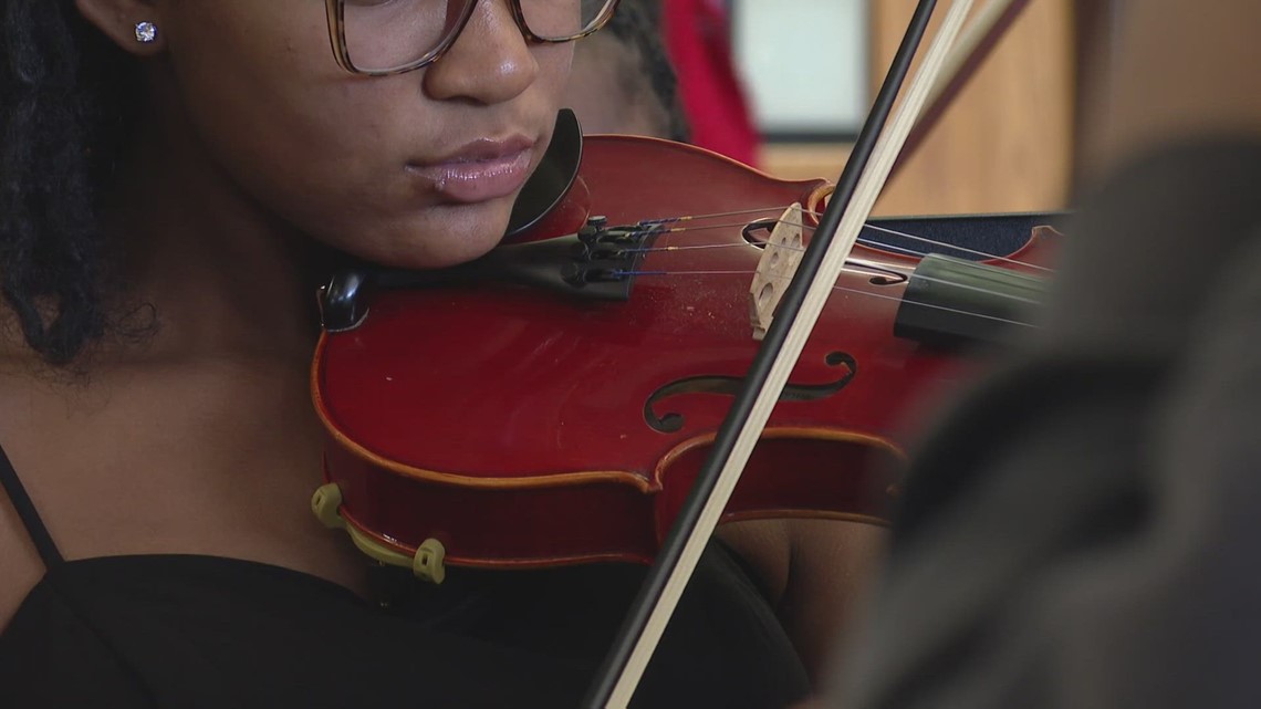 Louisville middle school orchestra covers 'If I Ain't Got You' by