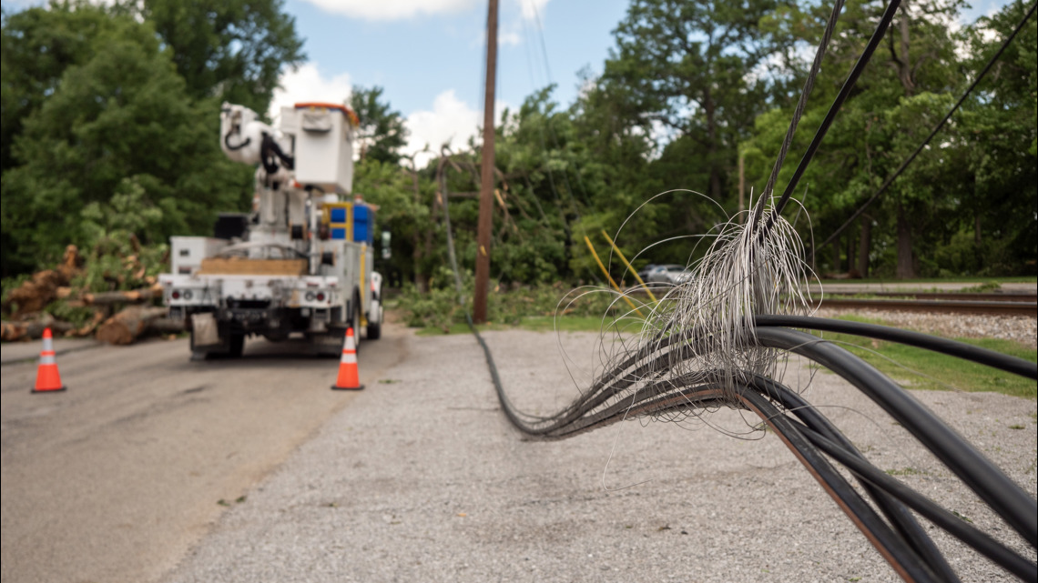 LG&E crews continue restoring power in Kentucky - Vimarsana News