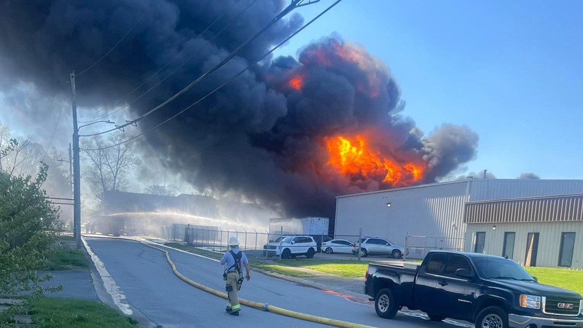 Officials: Fire crews contain massive fire in Bowling Green | whas11.com