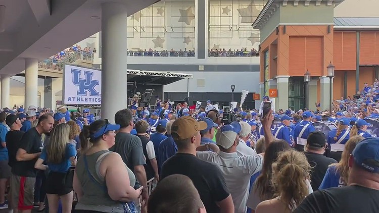Kentucky Wildcats fans cheer them on the Citrus Bowl pep rally in Orlando