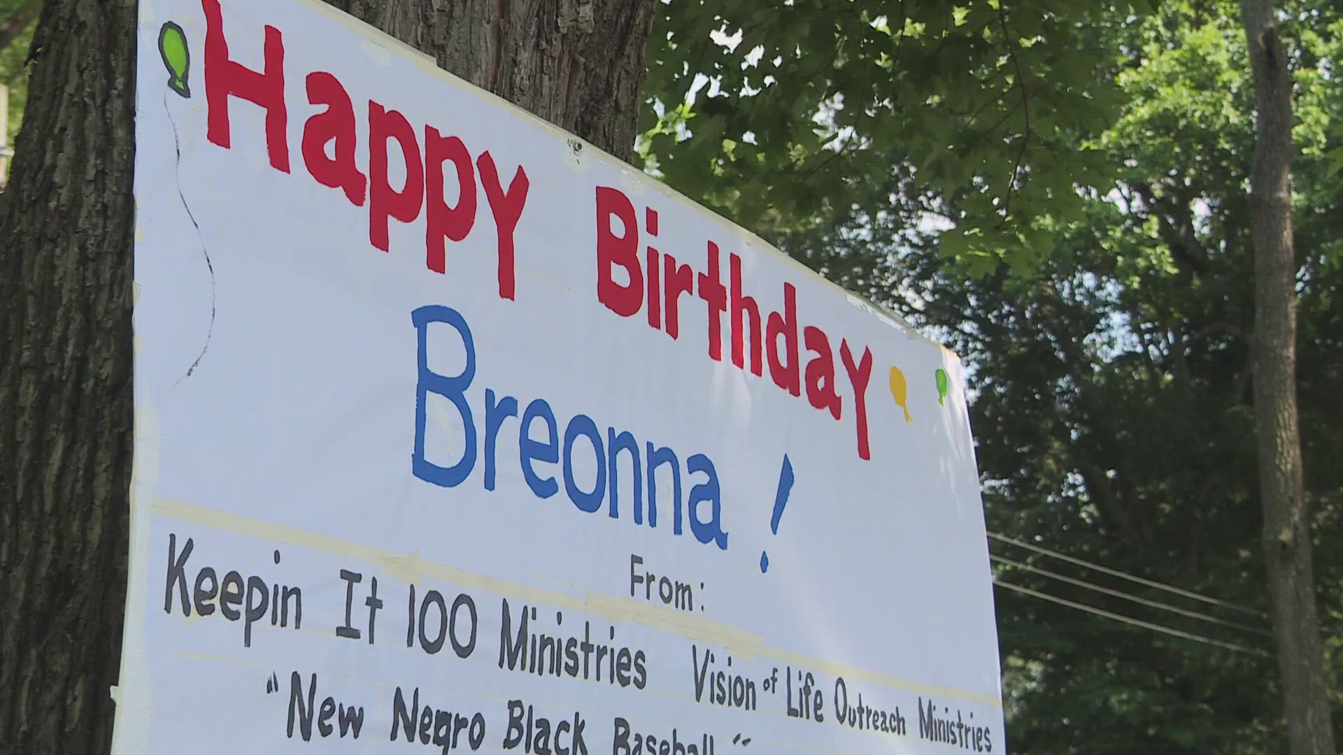 Hundreds say Breonna Taylor's name as family marks 30th birthday