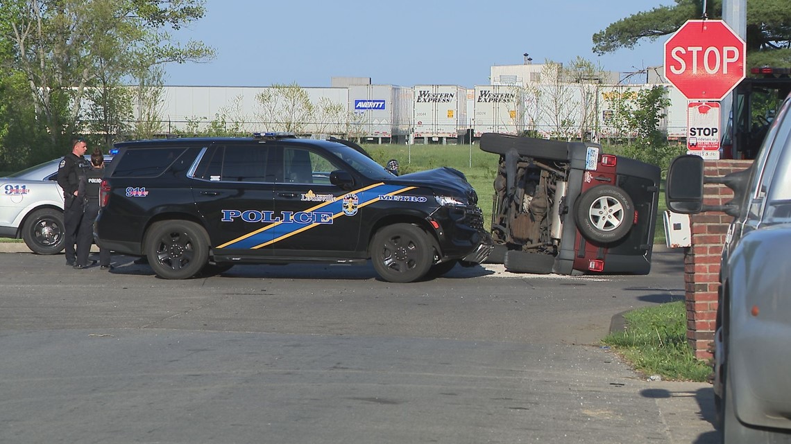 2 injured in crash on Old Shepherdsville Road: LMPD - Vimarsana News