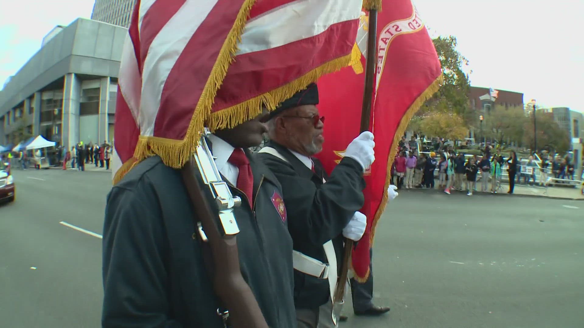 Fans enjoy Hall of Fame grand parade