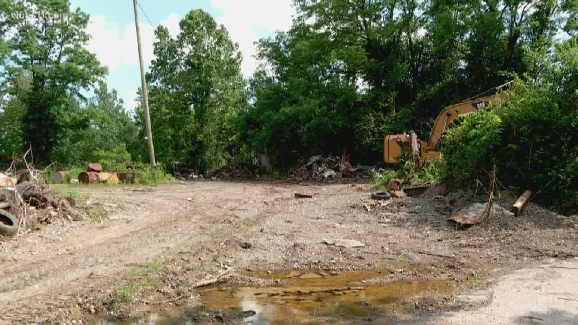 An abandoned former automobile salvage yard in Clarksville, Indiana is now being cleaned up with help from the Environmental Protection Agency.