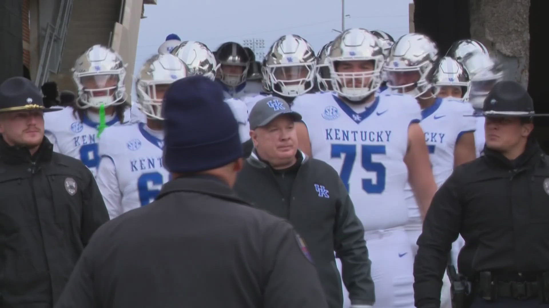 University of Kentucky Athletics fires football coach Mark Stoops ...
