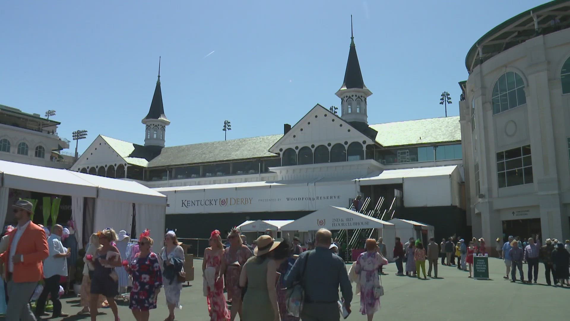 Thousands of people dress to impress at Churchill Downs for Thurby