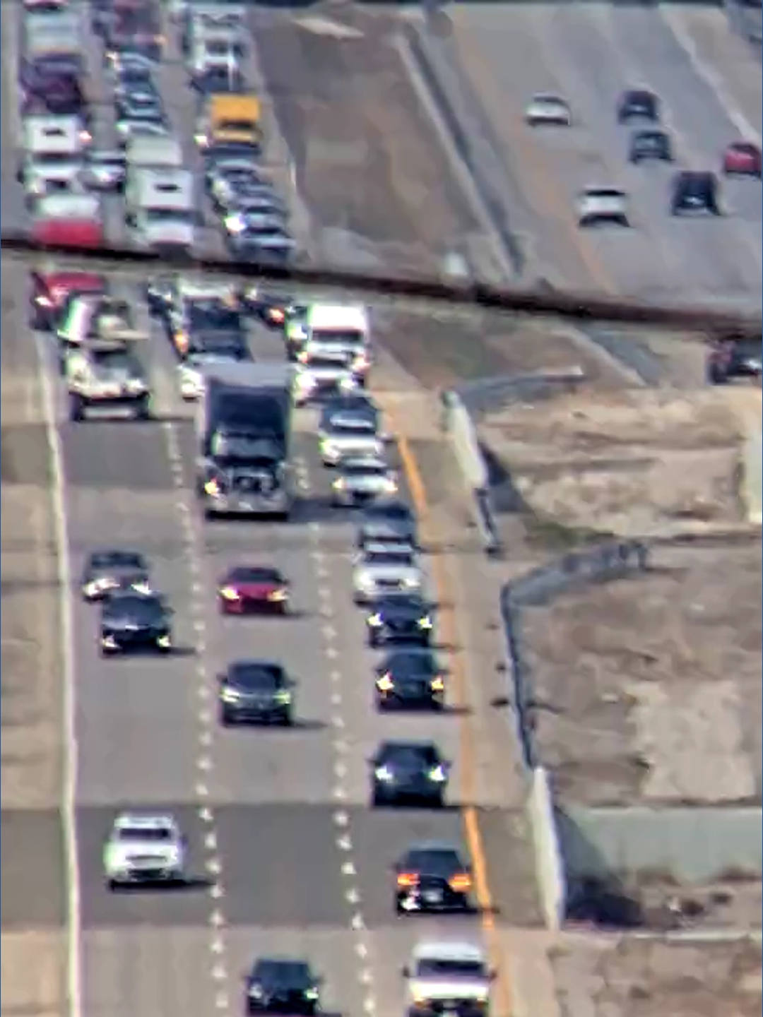 All lanes clear after vehicle fire on Gene Snyder Freeway | whas11.com