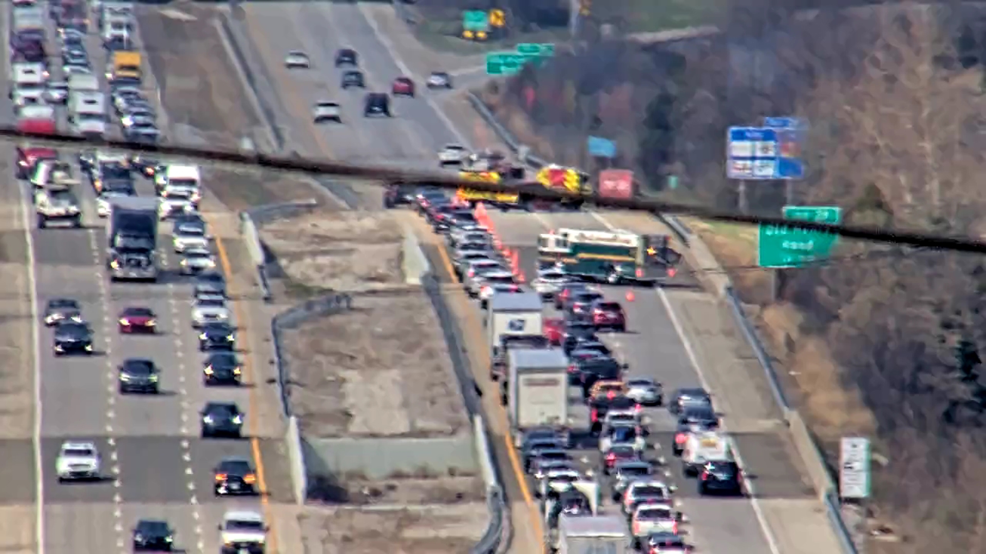 All lanes clear after vehicle fire on Gene Snyder Freeway | whas11.com