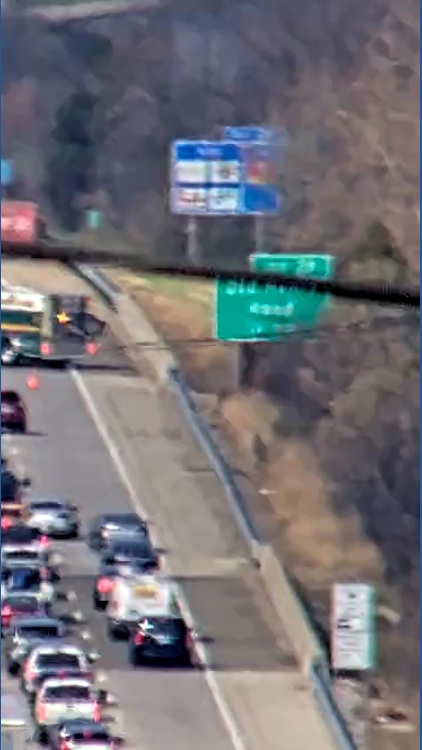 All lanes clear after vehicle fire on Gene Snyder Freeway | whas11.com