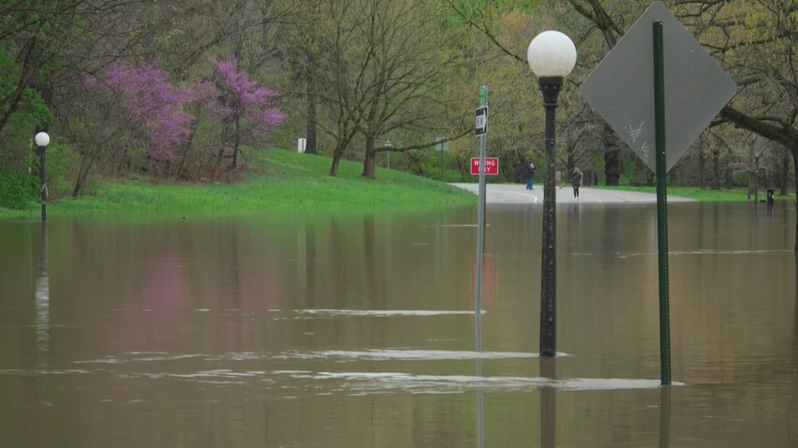 Ohio river flooding suspends locking operations at Markland and