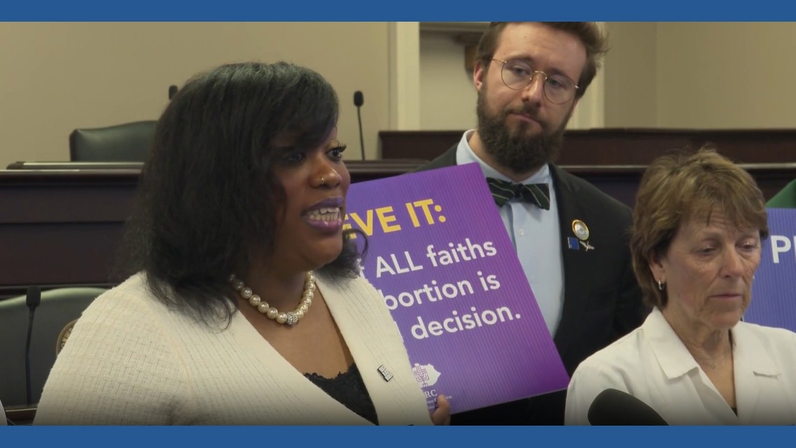 Medical professionals rally at Kentucky Capitol, call for repeal of abortion bans