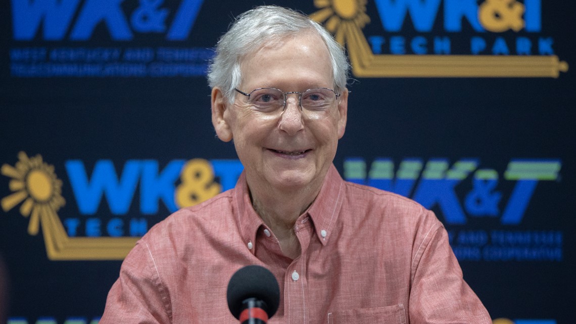 McConnell freezes up again during Kentucky news conference