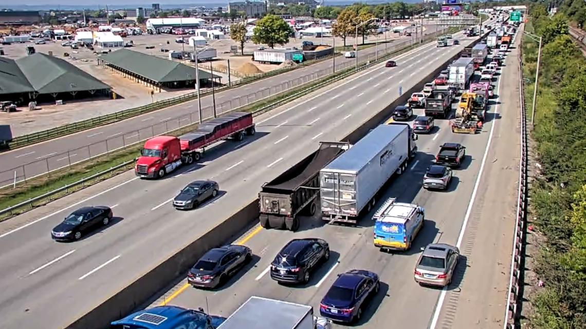 Crash on I-65 North causing traffic delays near Louisville Airport