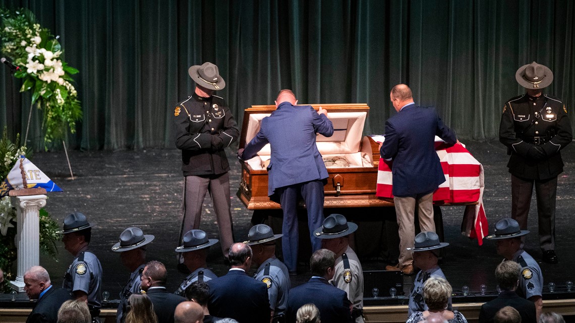 Funerals begin for 3 Kentucky officers killed in ambush - Vimarsana News
